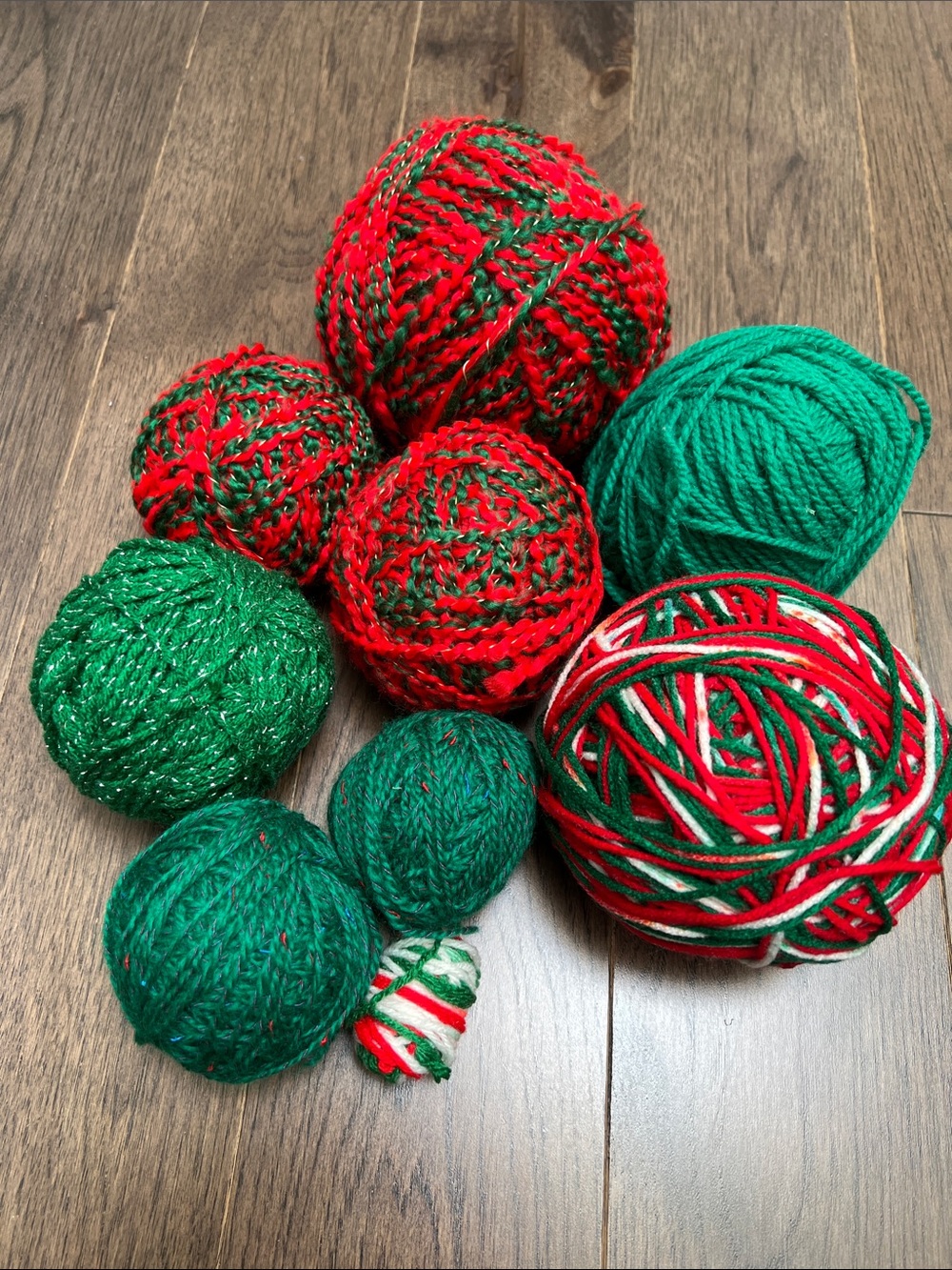 600+g Christmas yarn for knitting or crochet